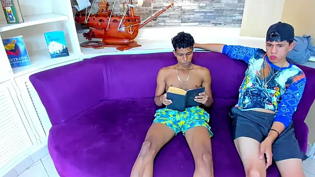 Snapshot of PoisonGuys chatting on September 30, 2025, 7:19 pm PoisonGuys online show from September 30, 2025, 7:19 pm