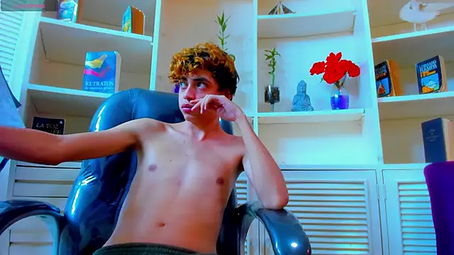 Snapshot of PoisonGuys chatting on November 28, 2025, 3:25 pm PoisonGuys online show from November 28, 2025, 3:25 pm