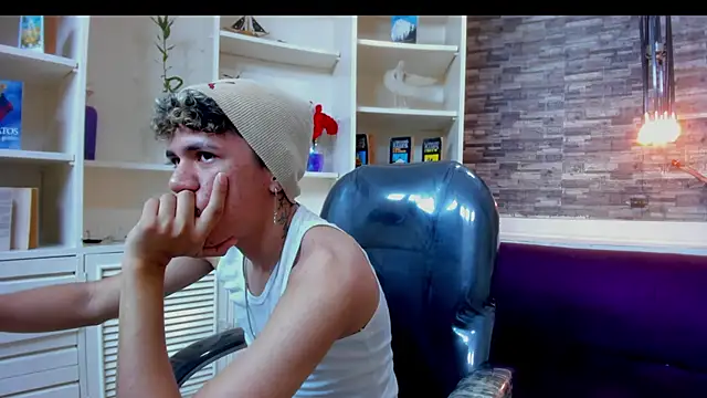 Snapshot of PoisonGuys chatting on November 30, 2025, 11:58 am PoisonGuys online show from November 30, 2025, 11:58 am