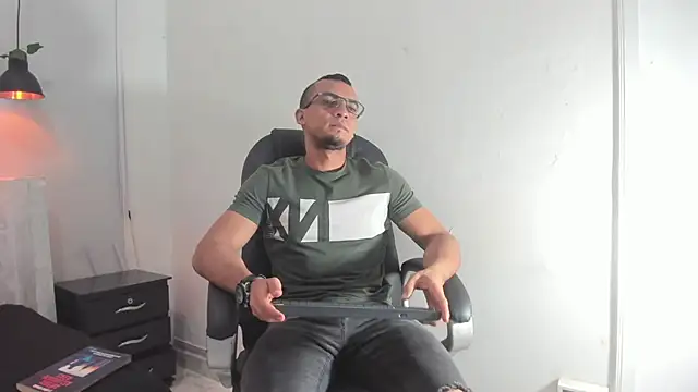 johan miller0 online show from November 22, 2025, 12:48 pm