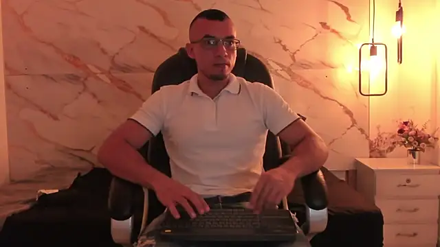 johan miller0 online show from November 26, 2025, 1:12 pm