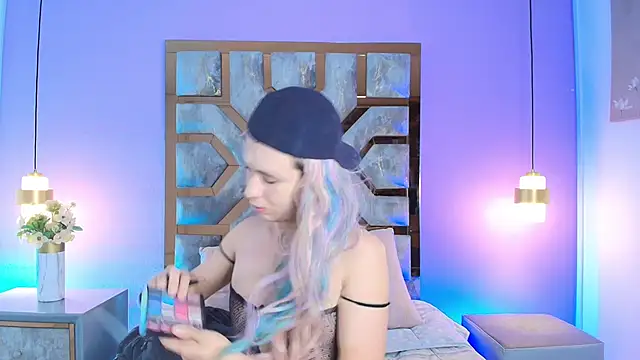 Electra Gosselin online show from November 12, 2025, 4:02 am