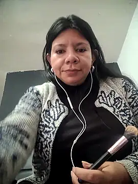 kinky momm online show from October 25, 2025, 1:51 pm