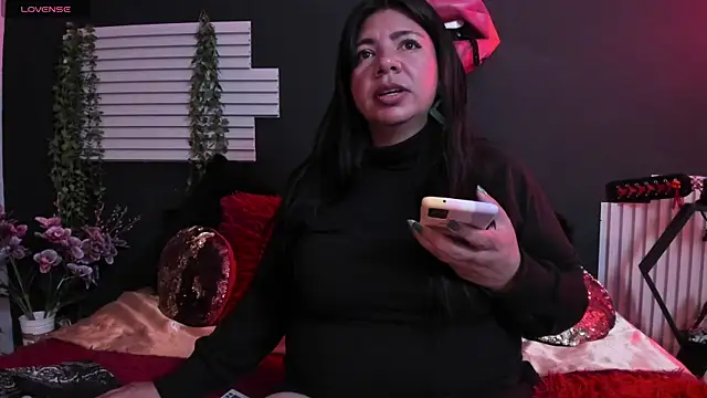 kinky momm online show from July 8, 2026, 3:05 pm