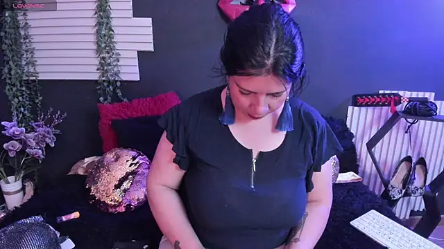 kinky momm online show from July 10, 2026, 3:14 pm