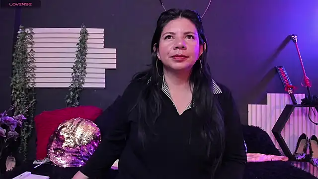 kinky momm online show from July 17, 2026, 3:39 pm