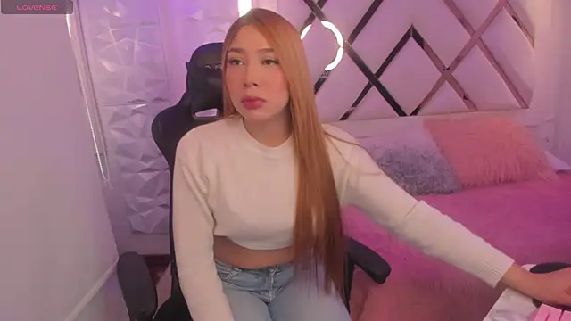 Snapshot of Issa_Moon_ chatting on October 1, 2025, 2:12 pm Issa Moon online show from October 1, 2025, 2:12 pm