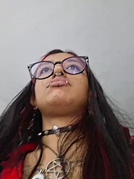 carolinerue online show from April 25, 2026, 4:37 am
