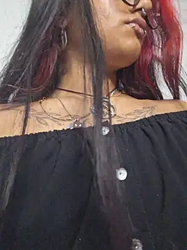 Snapshot of carolinerue chatting on June 18, 2026, 6:34 pm carolinerue online show from June 18, 2026, 6:34 pm