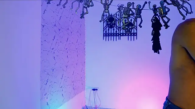 lorian vikel online show from October 25, 2025, 3:03 am