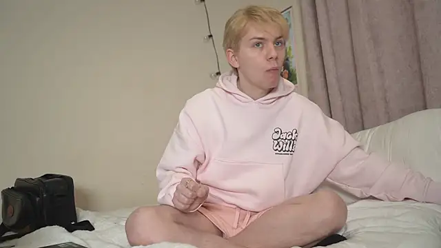 Snapshot of scottishtwink01 chatting on December 19, 2025, 12:06 am scottishtwink01 online show from December 19, 2025, 12:06 am