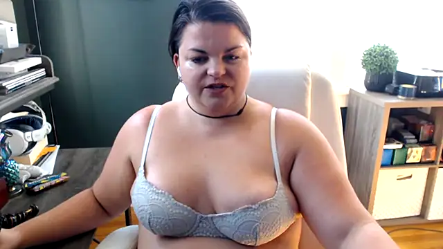 PlayWithBrittany online show from September 28, 2025, 3:50 pm