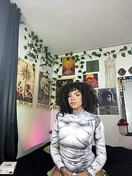 Snapshot of Raven_luv chatting on November 4, 2025, 1:05 am Raven luv online show from November 4, 2025, 1:05 am