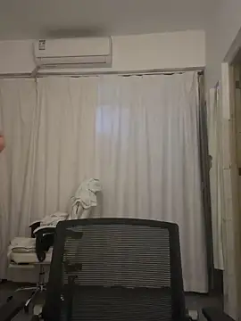 Snapshot of wly2028 chatting on October 13, 2025, 1:22 pm wly2028 online show from October 13, 2025, 1:22 pm