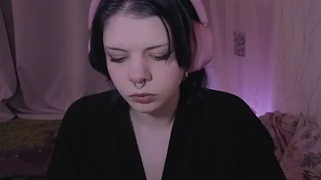 Snapshot of Alice_Zev chatting on April 18, 2026, 12:36 am Alice Zev online show from April 18, 2026, 12:36 am