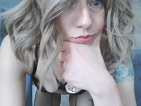 Snapshot of MadMadelin chatting on September 22, 2025, 1:35 pm MadMadelin online show from September 22, 2025, 1:35 pm