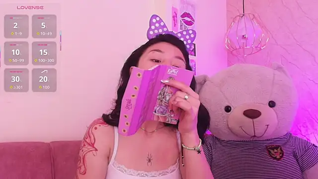 april bennett online show from November 4, 2025, 12:26 pm