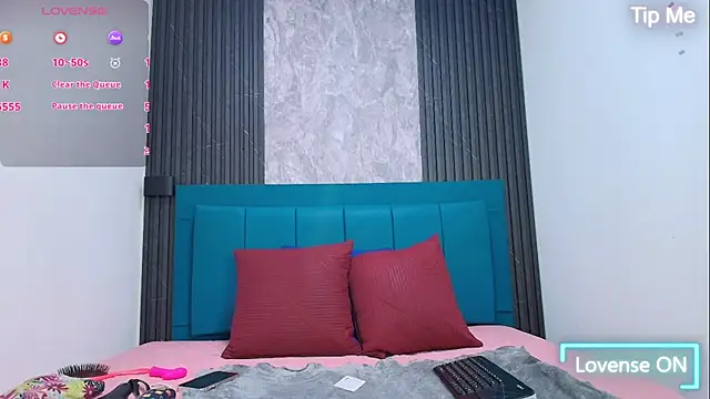 Caroline daring online show from February 26, 2026, 1:21 pm