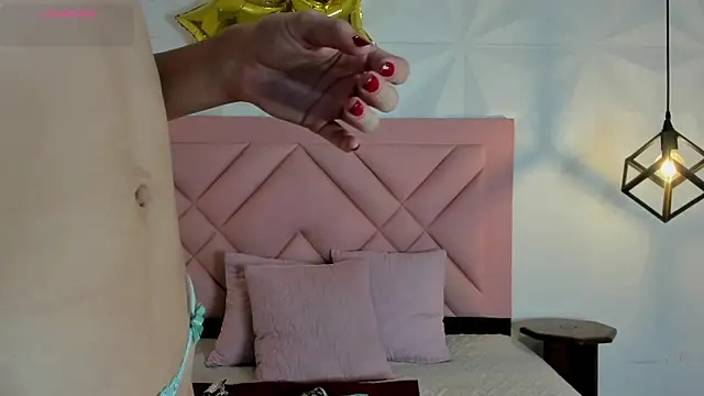 Snapshot of Caroline_daring chatting on July 5, 2026, 10:33 am Caroline daring online show from July 5, 2026, 10:33 am