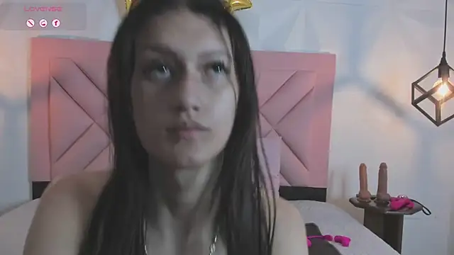 Snapshot of Caroline_daring chatting on July 6, 2026, 11:51 am Caroline daring online show from July 6, 2026, 11:51 am