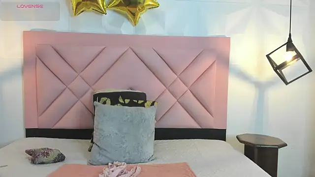 Snapshot of Caroline_daring chatting on July 9, 2026, 12:42 pm Caroline daring online show from July 9, 2026, 12:42 pm