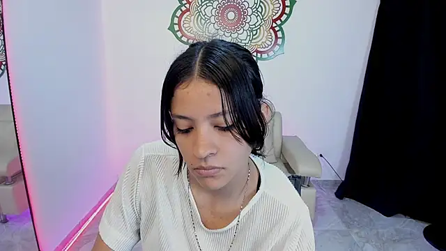 Snapshot of Candy_fox_19 chatting on August 6, 2026, 2:30 pm Candy fox 19 online show from August 6, 2026, 2:30 pm