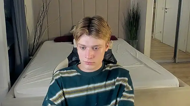 Snapshot of LouieEvans chatting on September 29, 2025, 5:40 pm LouieEvans online show from September 29, 2025, 5:40 pm