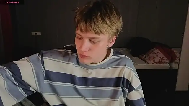 Snapshot of LouieEvans chatting on October 9, 2025, 3:43 pm LouieEvans online show from October 9, 2025, 3:43 pm