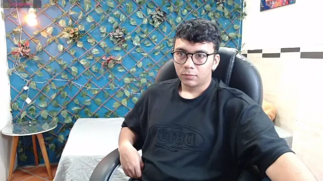 Snapshot of titanxero chatting on October 18, 2025, 12:39 pm titanxero online show from October 18, 2025, 12:39 pm