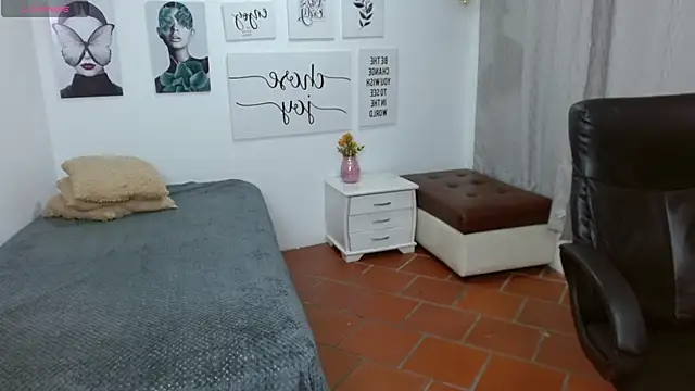 Snapshot of titanxero chatting on October 20, 2025, 2:39 pm titanxero online show from October 20, 2025, 2:39 pm