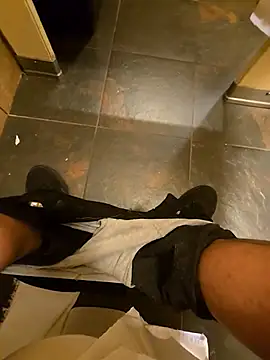 Snapshot of maxelbueno chatting on November 1, 2025, 8:33 pm maxelbueno online show from November 1, 2025, 8:33 pm