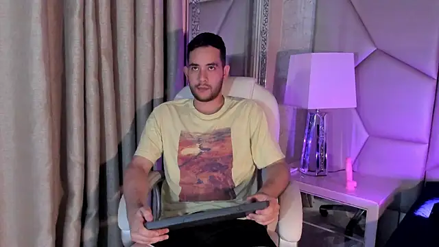 Snapshot of matti_de_lucaa chatting on September 13, 2025, 5:02 pm matti de lucaa online show from September 13, 2025, 5:02 pm