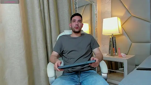 Snapshot of matti_de_lucaa chatting on September 25, 2025, 5:38 pm matti de lucaa online show from September 25, 2025, 5:38 pm