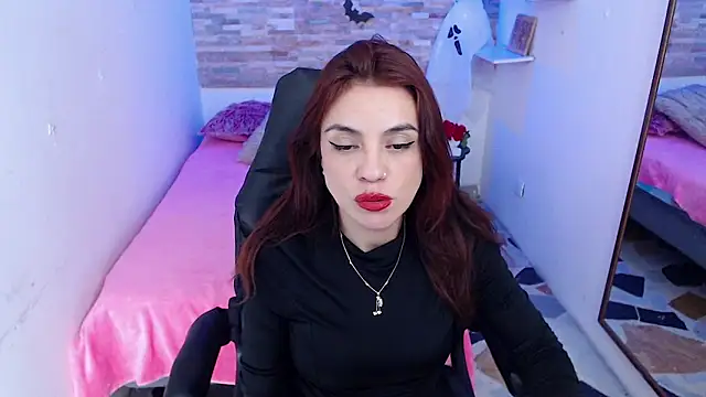 KendallWood  online show from October 21, 2025, 7:47 pm