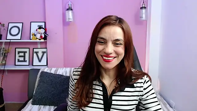 KendallWood  online show from November 25, 2025, 8:31 pm