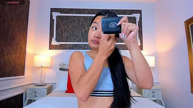 Snapshot of SharonBonet chatting on November 4, 2025, 11:20 am SharonBonet online show from November 4, 2025, 11:20 am