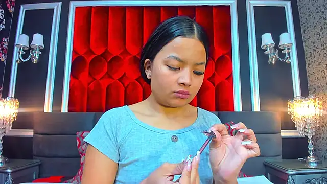 Snapshot of SharonBonet chatting on November 12, 2025, 11:43 am SharonBonet online show from November 12, 2025, 11:43 am