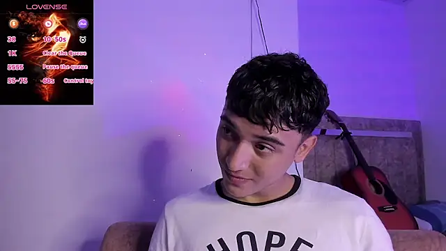 Austin Cardieff  online show from September 30, 2025, 8:03 pm