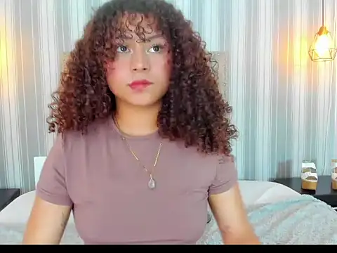 Snapshot of Sofiapassionne chatting on July 28, 2026, 6:20 pm Sofiapassionne online show from July 28, 2026, 6:20 pm