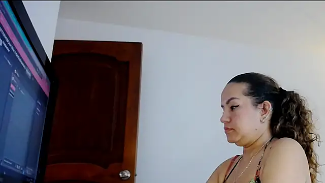 Snapshot of Dulce__Lovee chatting on September 24, 2025, 11:57 am Dulce Lovee online show from September 24, 2025, 11:57 am