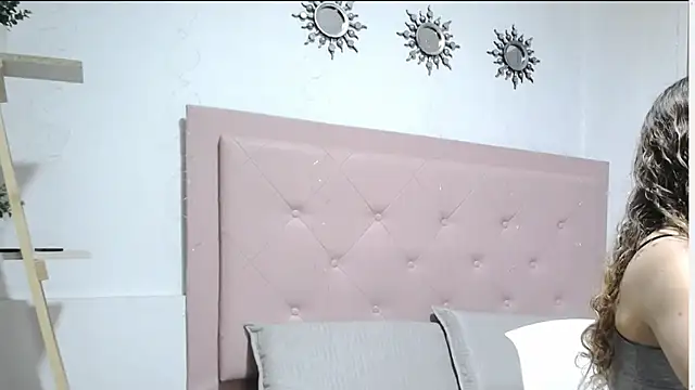 Snapshot of Dulce__Lovee chatting on October 13, 2025, 10:43 pm Dulce Lovee online show from October 13, 2025, 10:43 pm