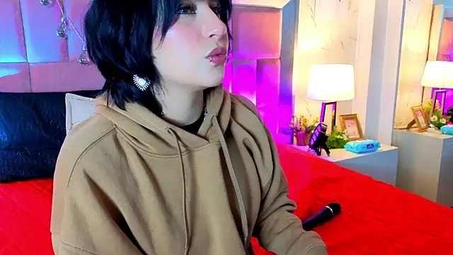 Snapshot of RobinBennett chatting on May 18, 2026, 1:39 pm RobinBennett online show from May 18, 2026, 1:39 pm