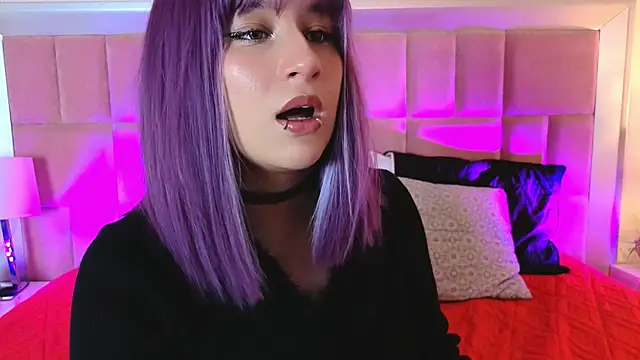 Snapshot of RobinBennett chatting on June 14, 2026, 12:07 pm RobinBennett online show from June 14, 2026, 12:07 pm