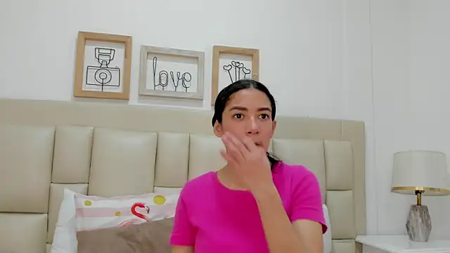 Skylerwhite02 online show from February 5, 2026, 7:40 pm