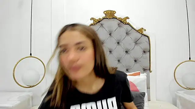 Skylerwhite02 online show from June 18, 2026, 3:51 am