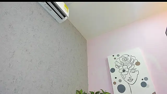 kissme luna online show from February 10, 2026, 7:07 pm