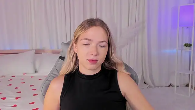 Snapshot of Susan_Mimi chatting on October 5, 2025, 2:43 am Susan Mimi online show from October 5, 2025, 2:43 am