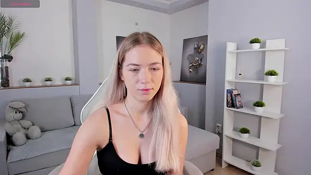 Snapshot of Susan_Mimi chatting on October 18, 2025, 4:26 am Susan Mimi online show from October 18, 2025, 4:26 am