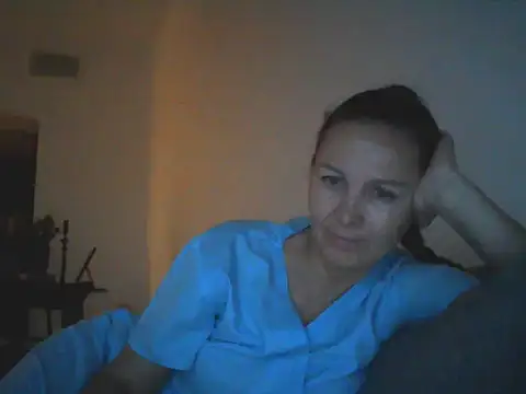 Avelinii online show from May 11, 2026, 3:07 pm