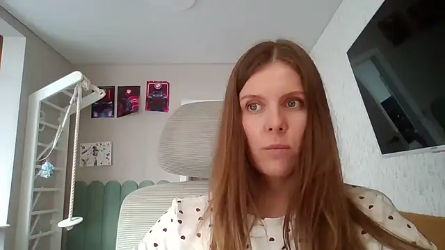 Snapshot of Zolira chatting on June 15, 2026, 1:13 pm Zolira online show from June 15, 2026, 1:13 pm